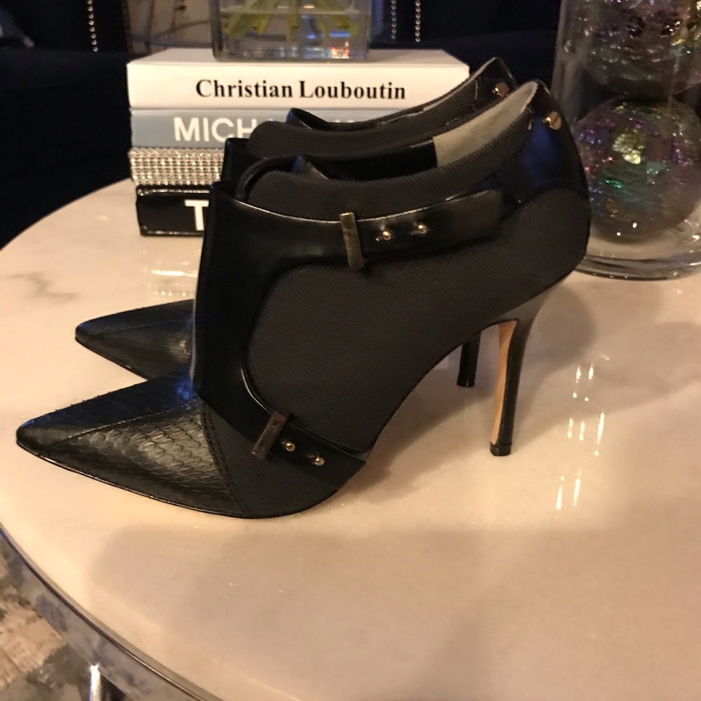 Gorgeous Rachel Roy Alena Black Bootie - 6.5 - Picture 4 of 8